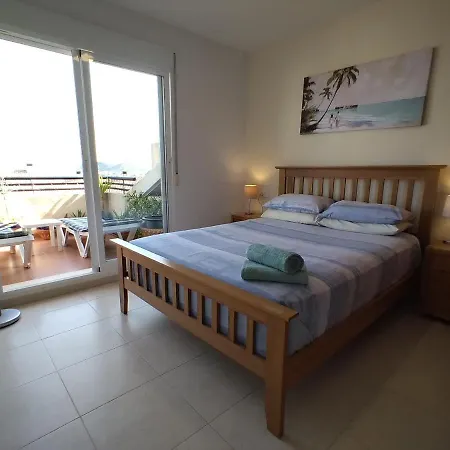 Tranquilo Piso Alenda Golf Homestay *